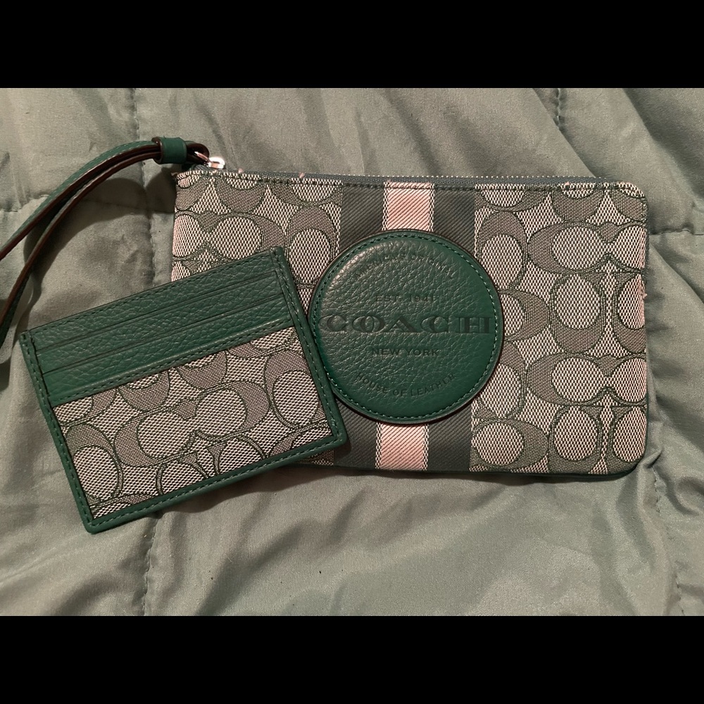 Dempsey Large Corner Zip Wristlet Signature Jacquard With Stripe & Coach Patch